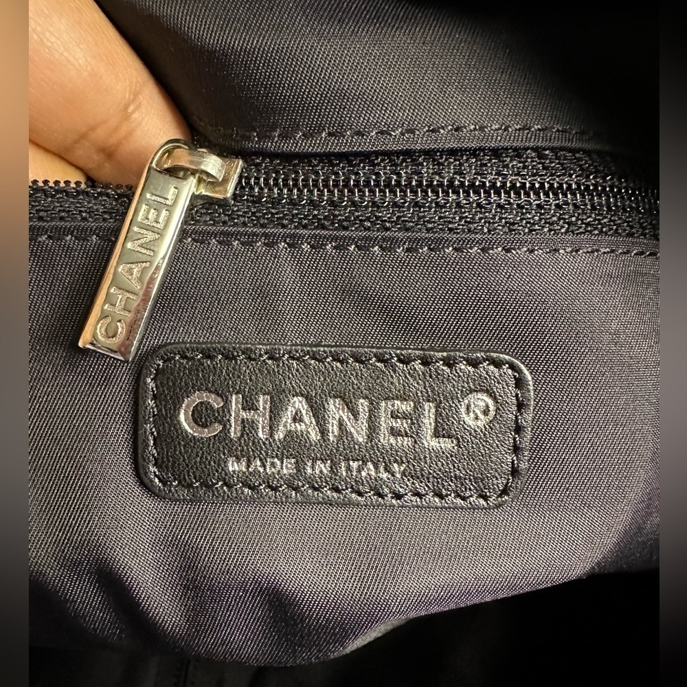 CHANEL paris biarittz tote with pouch in black - Picture 13 of 17